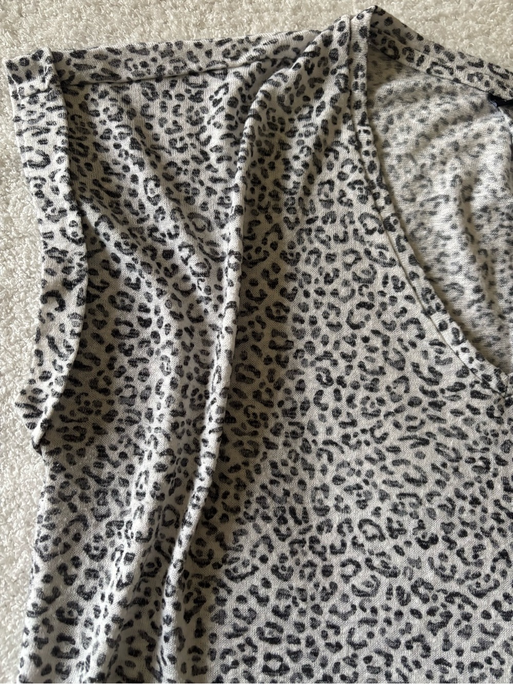 bobeau White and Gray Leopard Print V-Neck Tunic - Picture 12 of 14